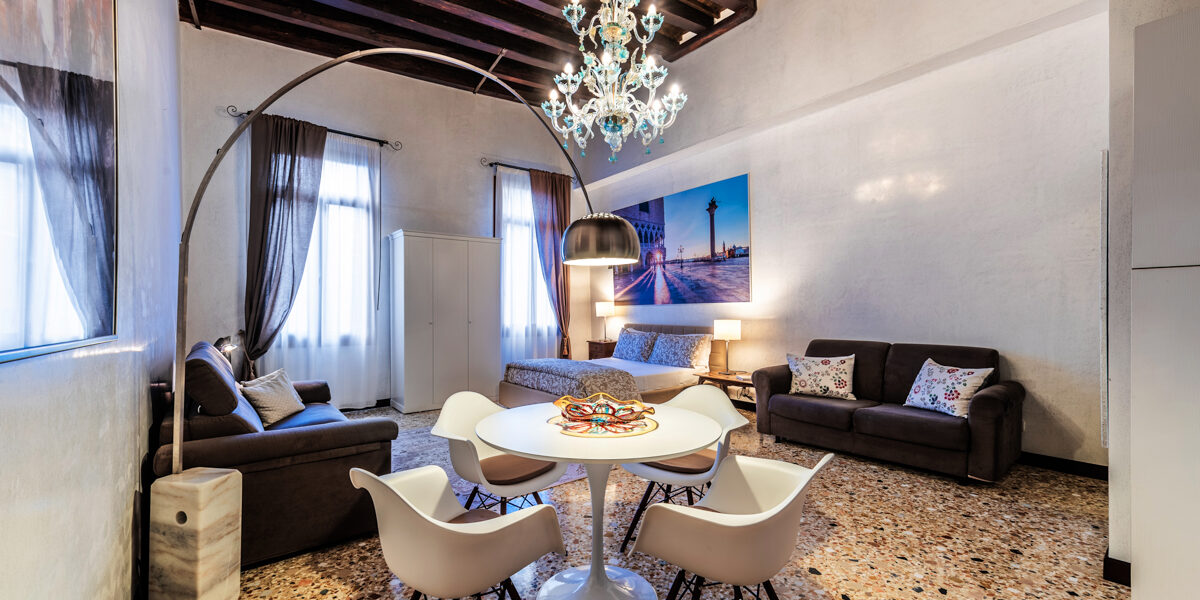 Romantic Apartment Venice Italy for Two Palazzo Ducale Apartment www.casantangelo.com
