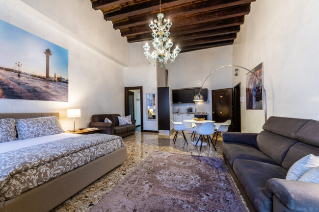 Serviced Apartment vs Vacation Rental in Venice www.casantangelo.com