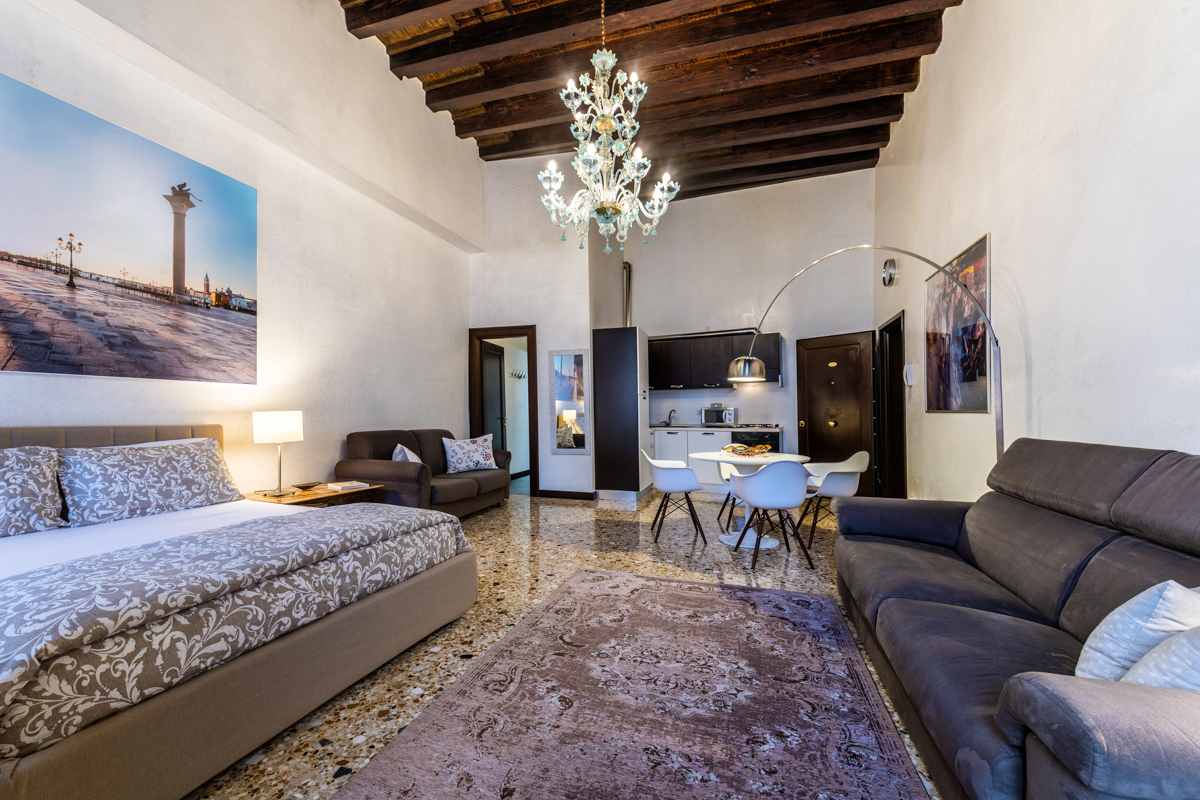 Serviced Apartment vs Vacation Rental in Venice www.casantangelo.com