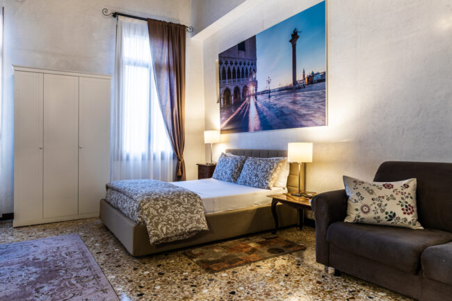 Why Choose a Modern Apartment in Historic Venice www.casantangelo.com