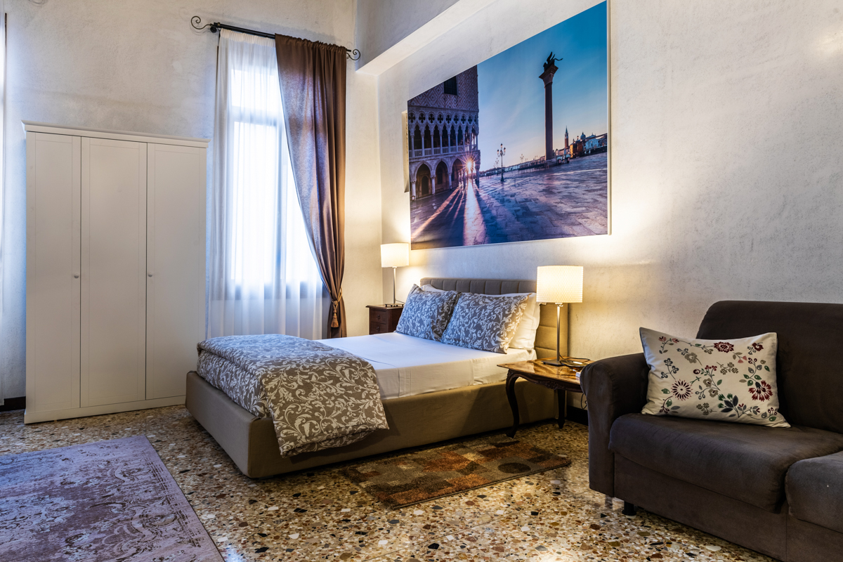 Why Choose a Modern Apartment in Historic Venice www.casantangelo.com